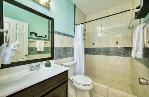 Seven Mile Beach Apartment | Beautiful Family Town Home, Walk to beach, Sleeps 6