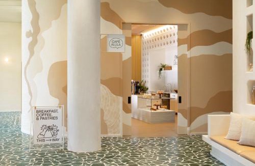 Seven Mile Beach Resort | Hotel Indigo Grand Cayman by IHG