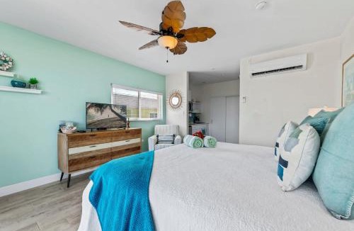 Colliers Bay House | The Blue Iguana at Cottages