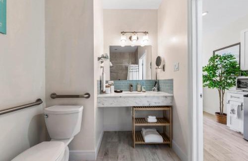 Colliers Bay House | The One Love at Cottages