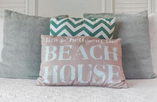 Colliers Bay House | The Turtle Nest Ocean View Studio Cottage in East End