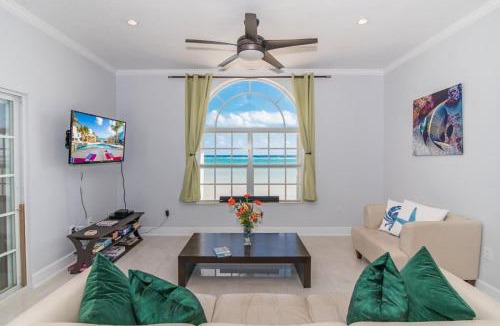 East End House | Cayman Paradise Villa #1 - 4BR Oceanfront, Pool & Quiet East End