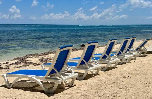 East End House | Cayman Paradise Villa #1 - 4BR Oceanfront, Pool & Quiet East End