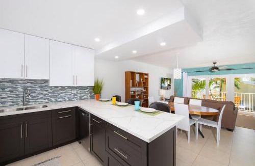 South Sound House | Caribbean Paradise #29 - South Sound Oceanfront 2BR Condo with Pool