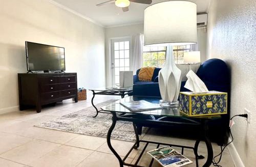 Seven Mile Beach House | Snug Harbour View #5 - 1BR Canal Front Condo by Seven Mile Beach