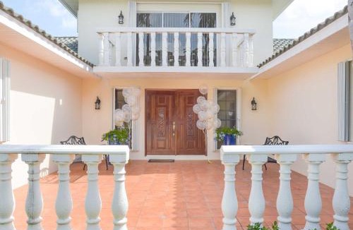 Seven Mile Beach House | Addison Lee Cayman Villa