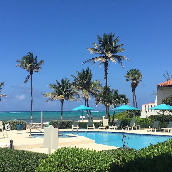 Minutes From 7 Mile Beach in West Bay