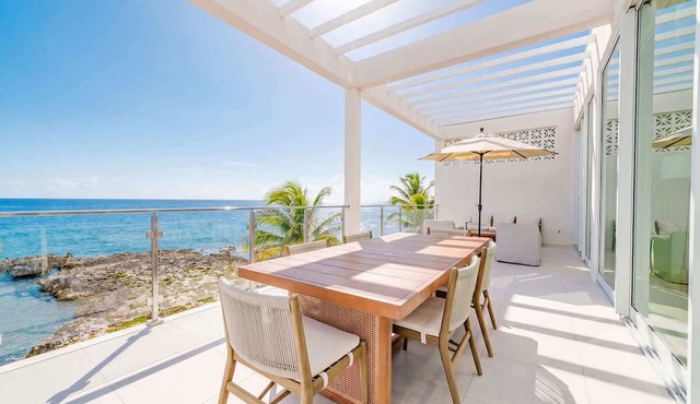 Luxury Oceanfront 3 Bed Condo with Pool & Hot Tub