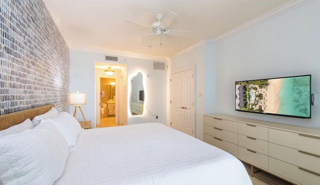 Villa 3, Ground floor, 3 bedroom, 3 bathroom, oceanfront, fully equipped. in Seven Mile Beach