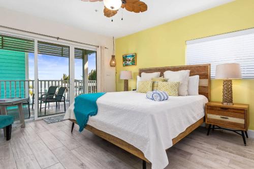 The Sea Spray Ocean View Studio Cottage in East End in Sand Bluff