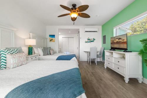 The Turtle Nest Ocean View Studio Cottage in East End in Sand Bluff